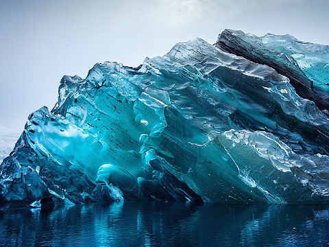 青い氷山