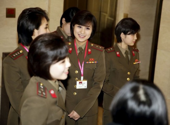 中国 北朝鮮モランボン楽団引率の高官との写真を削除２
