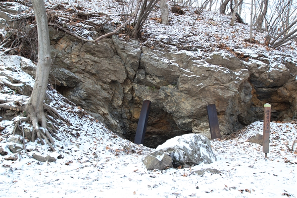 タリ谷の祈祷窟洞窟月明洞