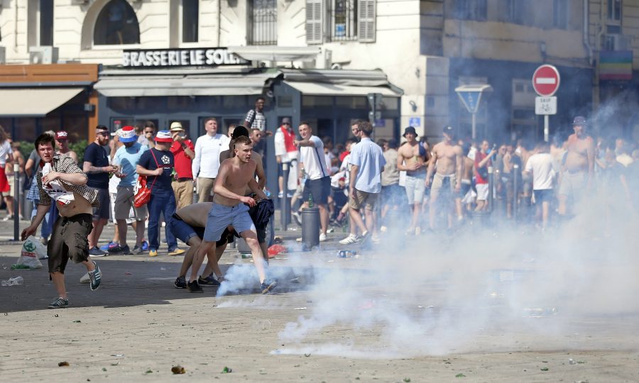 フランス　ユーロ　サッカー　フーリガン　暴動　20162