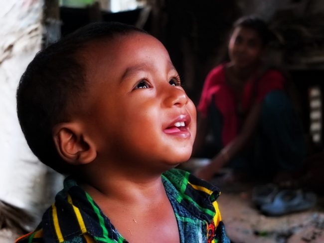 バングラデシュ　少年　男の子　笑顔