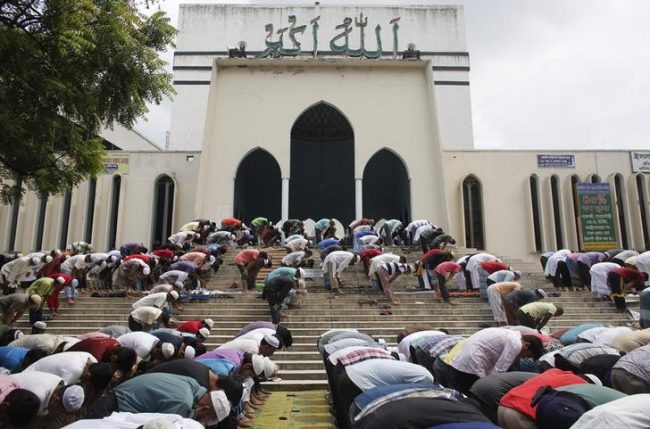 バングラディシュ　イスラム教　お祈り