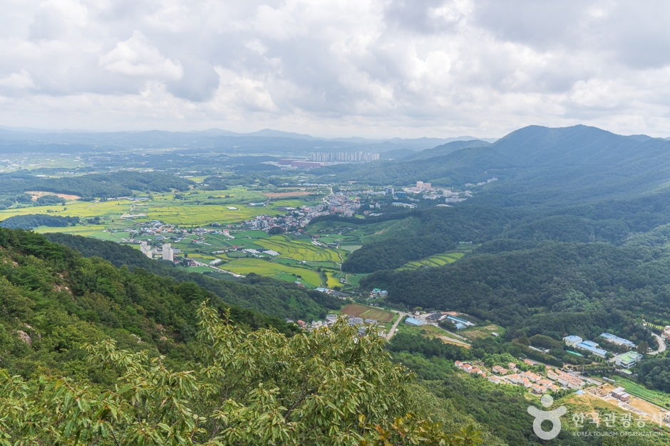ペバン山山頂付近から見た牙山市街地２　出典：VISIT KOREA